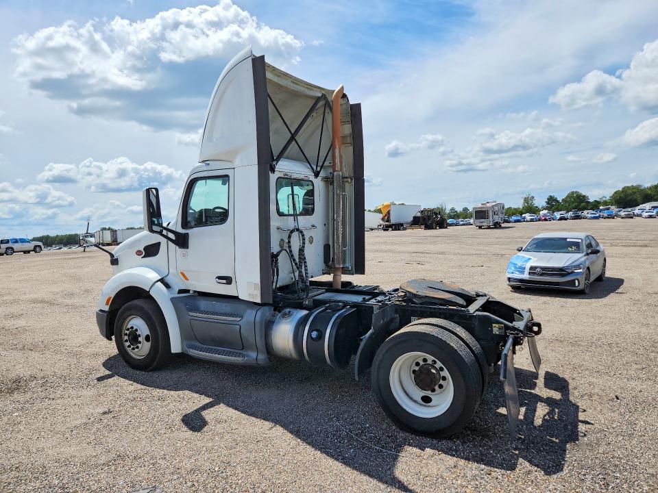 2018 Peterbilt All other VIN 1XPBA48X0JD477793 COPART salvage auction — NORMAL WEAR, CT, sold $7,200 on 2026-09-15 (photo 2)