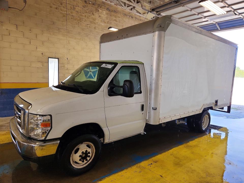 2018 Ford Econoline VIN 1FDWE3F66JDC41172 — COPART salvage auction photo