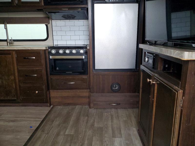 2020 Grandesign All models VIN 573TM2723L5504028 COPART salvage auction — MINOR DENT/SCRATCHES, PS, sold $1,300 on 2026-09-24 (photo 5)