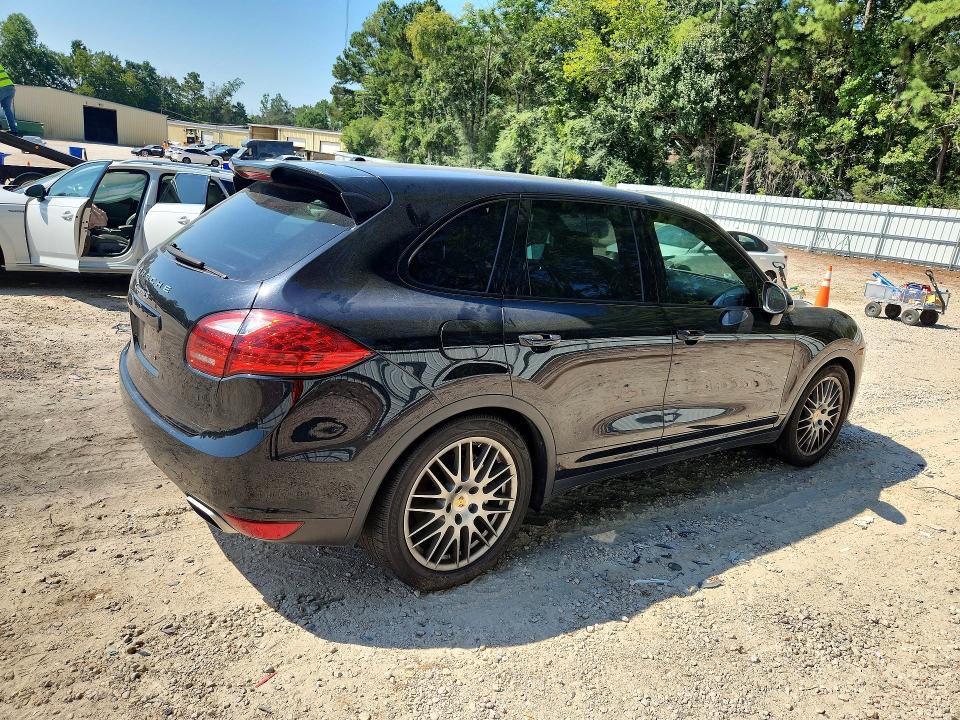 2014 Porsche Cayenne VIN WP1AB2A29ELA58638 COPART salvage auction — MINOR DENT/SCRATCHES, NC - DEALER ONLY CLEAN TITLE, sold $1,550 on 2026-10-03 (photo 3)