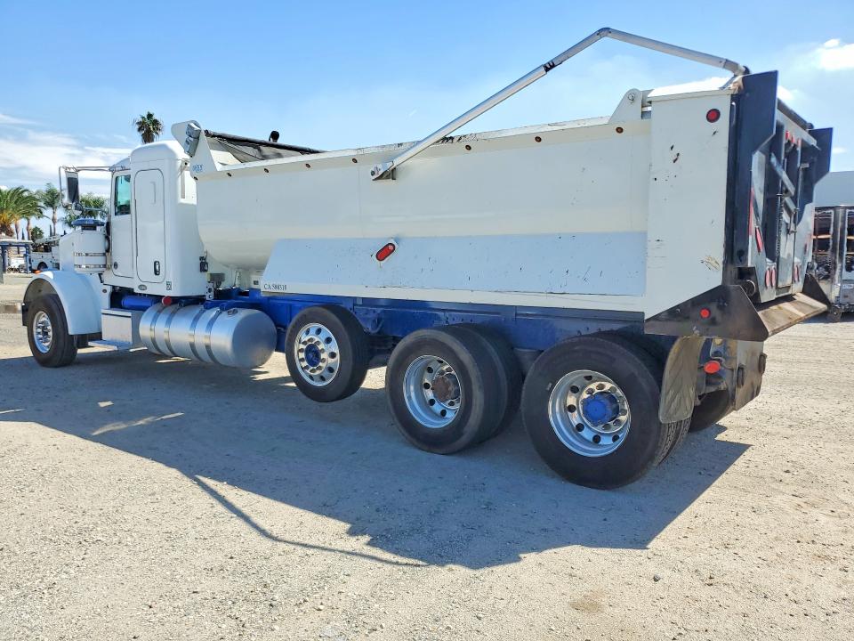 2011 Peterbilt All other VIN 1XPTD49X1BD117136 COPART salvage auction — MINOR DENT/SCRATCHES, DV, sold $18,200 on 2026-10-13 (photo 2)