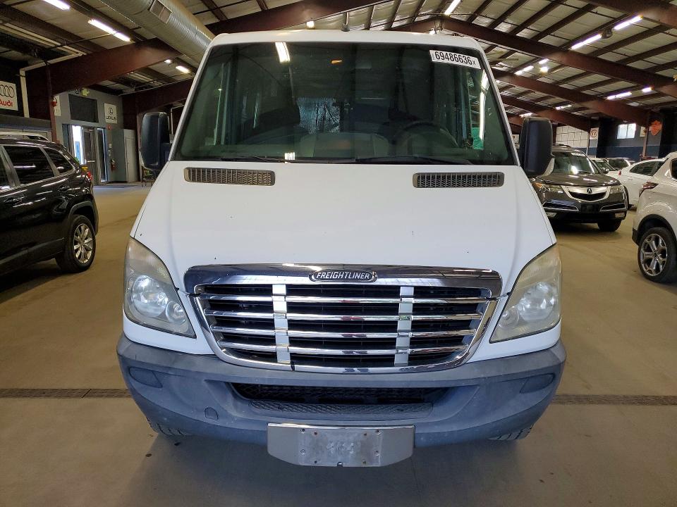 2013 Freightliner Sprinter VIN WDYPE7CCXD5785557 COPART salvage auction — MINOR DENT/SCRATCHES, CT - CERTIFICATE OF TITLE (P), sold $475 on 2026-10-09 (photo 5)