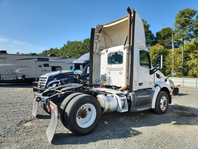 2017 Peterbilt tractor All models VIN 1XPBA48X2HD428511 COPART salvage auction — MINOR DENT/SCRATCHES, IN - CERTIFICATE OF TITLE, sold $10,100 on 2026-07-16 (photo 4)