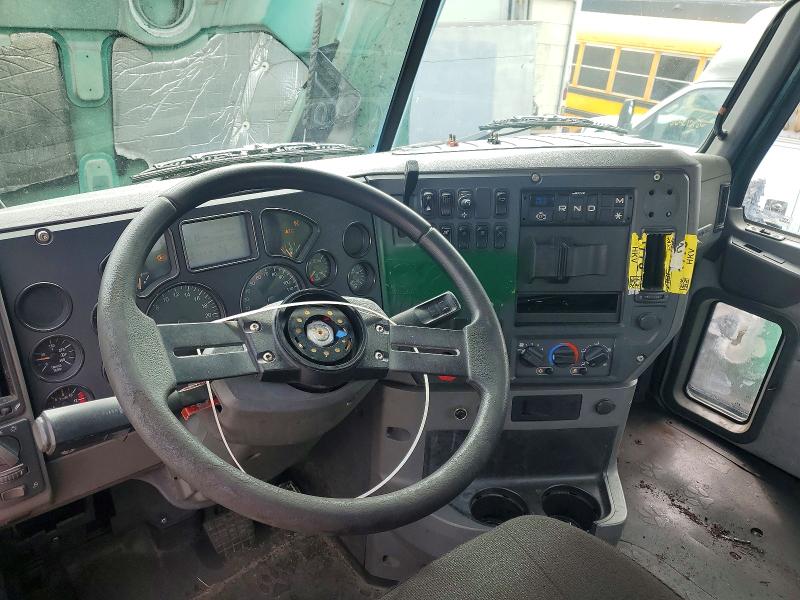 2017 Mack 600 rd600 VIN 1M1AW01X4HM009531 COPART salvage auction — MECHANICAL, OK - CERTIFICATE OF TITLE (P), sold $500 on 2026-10-16 (photo 8)