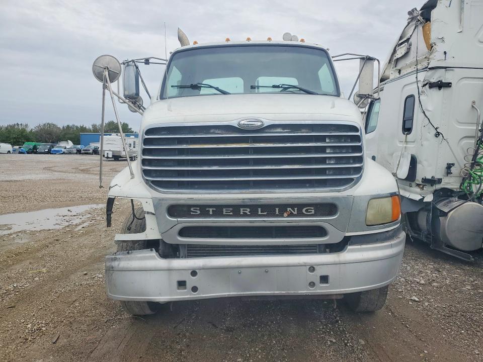 2004 Sterling truck All other VIN 2FWJA3CV74AM90845 COPART salvage auction — FRONT END, ST, sold $1,600 on 2026-10-22 (photo 5)