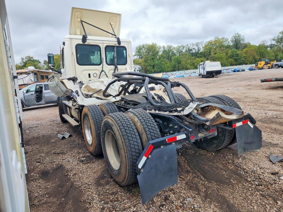 2023 Freightliner All other VIN 3AKJHTDVXPDUA1243 COPART salvage auction — FRONT END, SC, sold $3,000 on 2026-10-15 (photo 2)