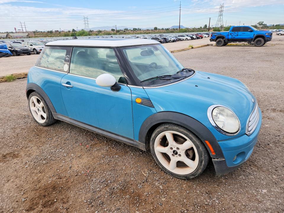 2008 Mini Cooper VIN WMWMF33508TT62720 COPART salvage auction — NORMAL WEAR, CT, sold $450 on 2026-10-21 (photo 4)