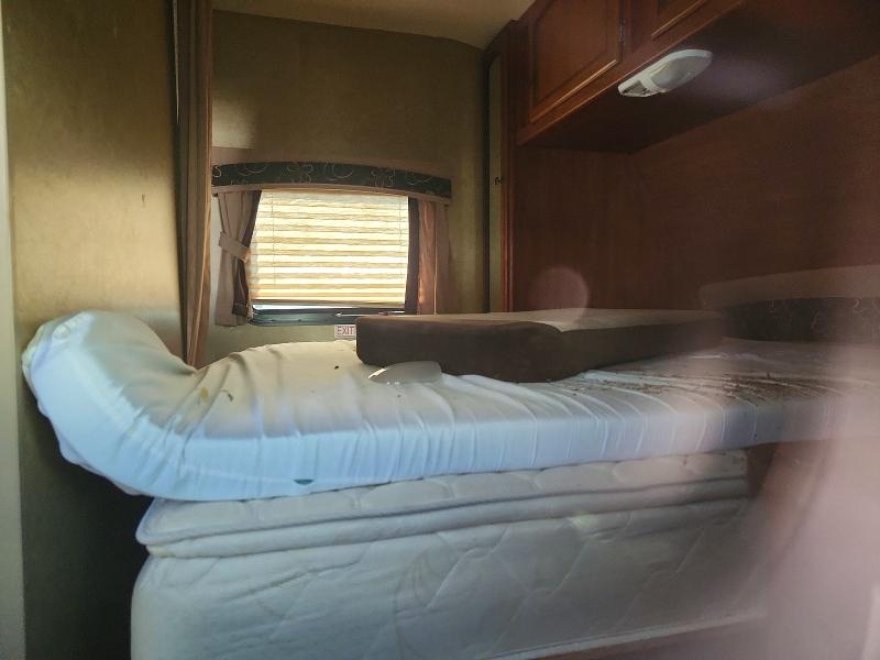 2013 Jay White hawk VIN 1UJBJ0BP4D74C0076 COPART salvage auction — ROOF, BS, sold $1,050 on 2026-10-08 (photo 5)