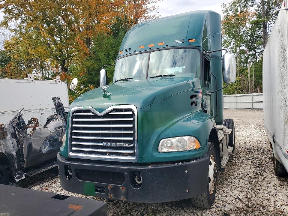 2017 Mack 600 rd600 VIN 1M1AW01X4HM009531 COPART salvage auction — MECHANICAL, OK - CERTIFICATE OF TITLE (P), sold $500 on 2026-10-16 (photo 1)