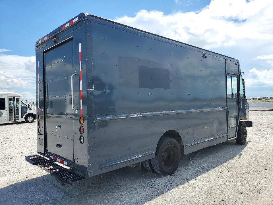 2020 Freightliner All other VIN 4UZAC2EA4LCMH7825 COPART salvage auction — MINOR DENT/SCRATCHES, CT, sold $14,200 on 2026-10-19 (photo 3)
