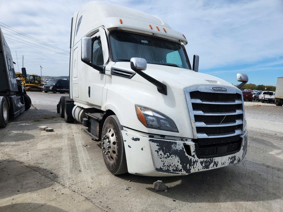 2021 Freightliner All other VIN 1FUJHHDV0MLMT1677 COPART salvage auction — NORMAL WEAR, CT, sold $2,900 on 2026-10-20 (photo 4)