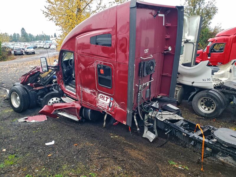 2022 Kenworth All other VIN 1XKYDP9X2NJ470472 COPART salvage auction — ALL OVER, OR - SALVAGE TITLE CERTIFICATE, sold $4,625 on 2026-08-02 (photo 3)