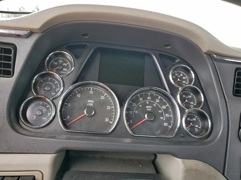 2020 Peterbilt tractor All models VIN 1XPBDP9XXLD711058 COPART salvage auction — NORMAL WEAR, MO - DEALER ONLY CLEAN TITLE, sold $8,500 on 2026-07-27 (photo 8)