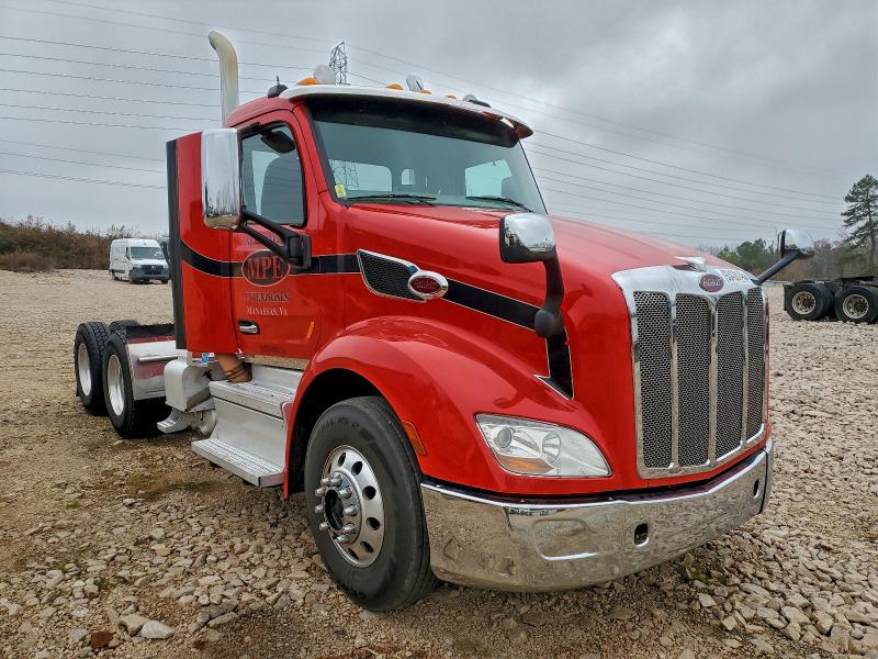 2020 Peterbilt tractor All models VIN 1XPBDP9XXLD711058 COPART salvage auction — NORMAL WEAR, MO - DEALER ONLY CLEAN TITLE, sold $8,500 on 2026-07-27 (photo 1)
