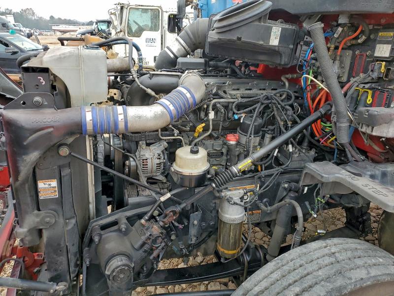 2020 Peterbilt tractor All models VIN 1XPBDP9XXLD711058 COPART salvage auction — NORMAL WEAR, MO - DEALER ONLY CLEAN TITLE, sold $8,500 on 2026-07-27 (photo 7)