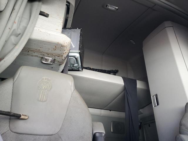 2019 Kenworth All models VIN 1XKYD49X0KJ284407 COPART salvage auction — ROLLOVER, ST, sold $14,000 on 2026-08-27 (photo 6)