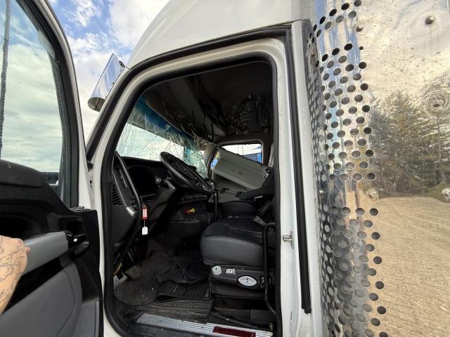 2024 Kenworth All other VIN 1XKZDP0X5RJ985960 COPART salvage auction — ALL OVER, QC - GRAVEMENT ACCIDENTE, sold $8,700 on 2026-07-07 (photo 5)