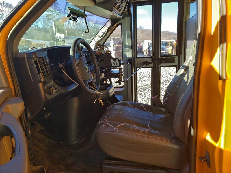 2013 Thom Bus VIN 1GB3G3BG2C1177172 COPART salvage auction — MINOR DENT/SCRATCHES, PA - CERT OF TITLE, sold $1,650 on 2026-09-09 (photo 5)