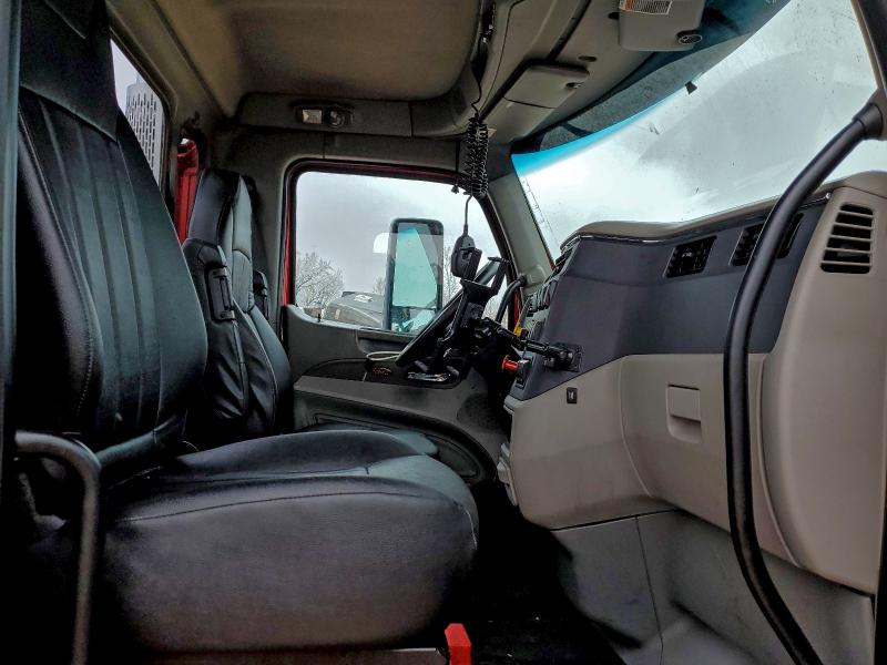 2020 Peterbilt tractor All models VIN 1XPBDP9XXLD711058 COPART salvage auction — NORMAL WEAR, MO - DEALER ONLY CLEAN TITLE, sold $8,500 on 2026-07-27 (photo 5)