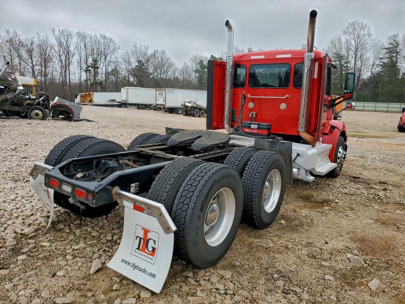2020 Peterbilt tractor All models VIN 1XPBDP9XXLD711058 COPART salvage auction — NORMAL WEAR, MO - DEALER ONLY CLEAN TITLE, sold $8,500 on 2026-07-27 (photo 4)