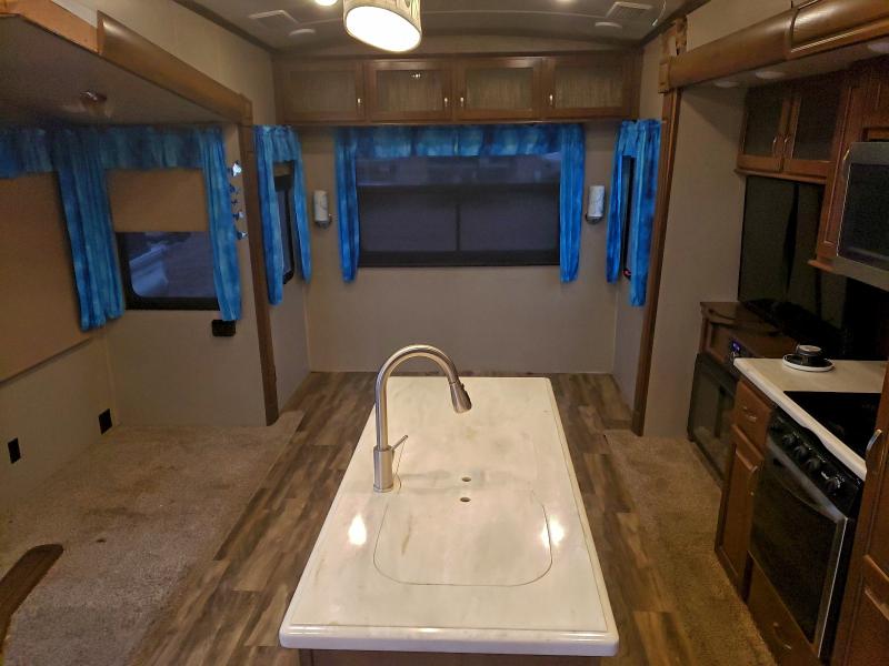 2018 Cedar creek Silverback VIN 4X4FCRL20JS219219 COPART salvage auction — ROOF, MN - CERT OF TITLE-SALVAGE, sold $9,100 on 2026-07-27 (photo 6)