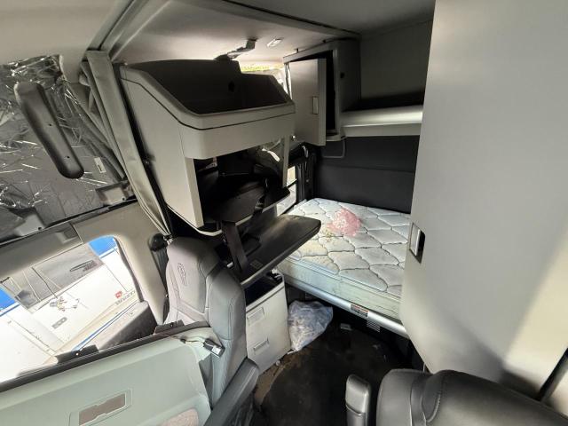 2024 Kenworth All other VIN 1XKZDP0X5RJ985960 COPART salvage auction — ALL OVER, QC - GRAVEMENT ACCIDENTE, sold $8,700 on 2026-07-07 (photo 6)