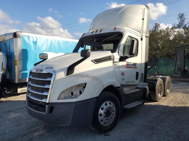 2018 Freightliner All other VIN 3AKJHLDV1JSJT7952 COPART salvage auction — ROLLOVER, RB, sold $15 on 2026-08-13 (photo 2)