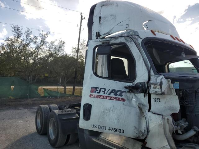 2018 Freightliner All other VIN 3AKJHLDV1JSJT7952 COPART salvage auction — ROLLOVER, RB, sold $15 on 2026-08-13 (photo 9)