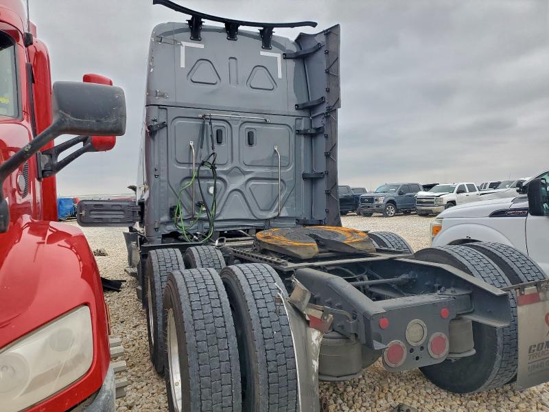 2025 Freightliner All other VIN 3AKJHHDR9SSVW8041 COPART salvage auction — ROLLOVER, TX - SALVAGE VEHICLE TITLE, sold $42,750 on 2026-07-16 (photo 3)