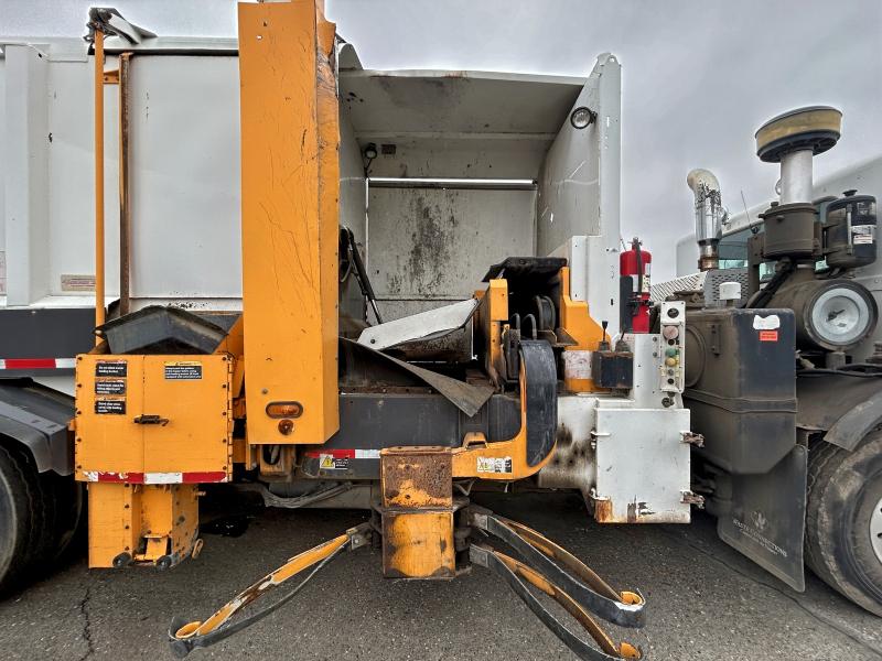 2009 Peterbilt All other VIN 3BPZL00XX9F719668 COPART salvage auction — NORMAL WEAR, CD, sold $500 on 2026-09-25 (photo 6)