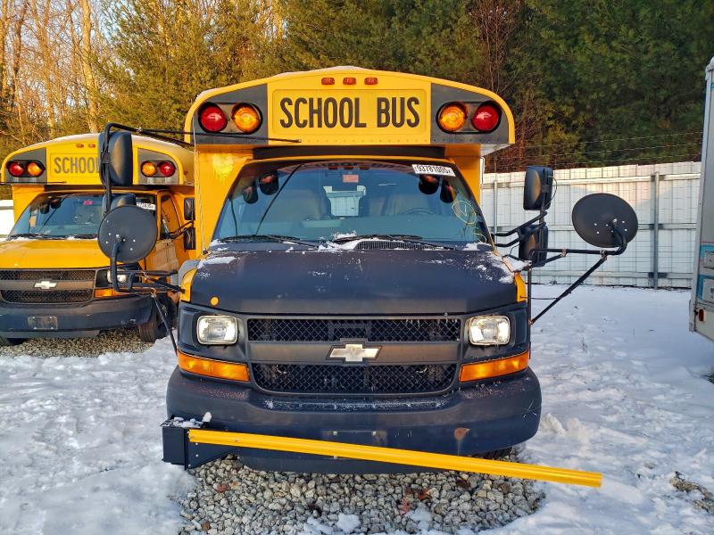 2013 Thom Bus VIN 1GB3G3BG2C1177172 COPART salvage auction — MINOR DENT/SCRATCHES, PA - CERT OF TITLE, sold $1,650 on 2026-09-09 (photo 9)