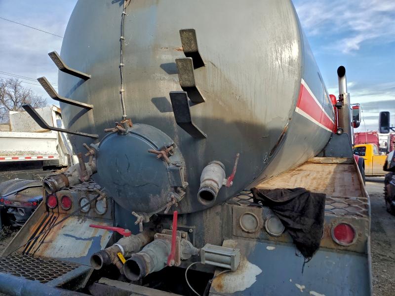 2011 Peterbilt tractor All models VIN 1NPTLU0XXBD126492 COPART salvage auction — FRONT END, KS - CERT OF TITLE-SALVAGE, sold $575 on 2026-07-23 (photo 6)