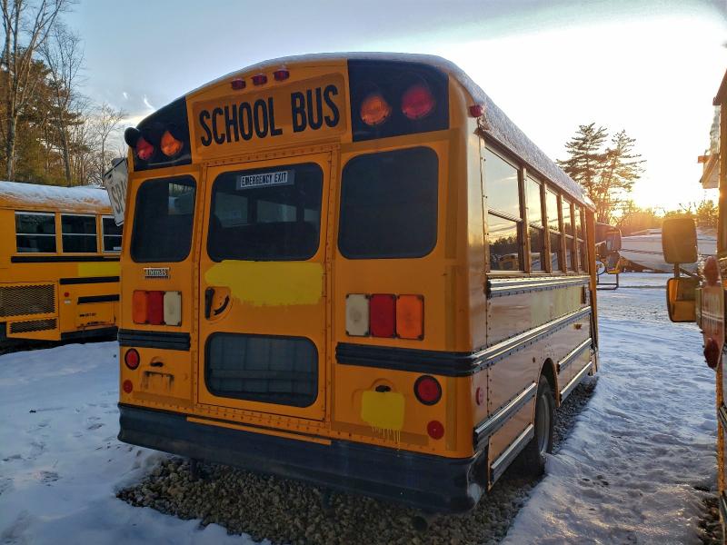 2013 Thom Bus VIN 1GB3G3BG2C1177172 COPART salvage auction — MINOR DENT/SCRATCHES, PA - CERT OF TITLE, sold $1,650 on 2026-09-09 (photo 4)