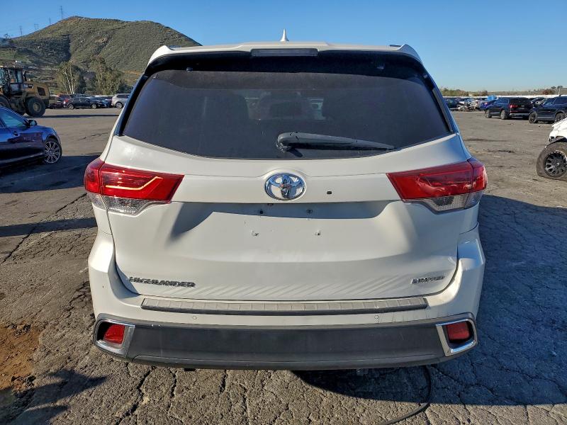 2017 Toyota Highlander VIN 5TDYZRFH0HS208348 COPART salvage auction — MINOR DENT/SCRATCHES, CA - SALVAGE CERTIFICATE, sold $1,750 on 2026-07-23 (photo 6)