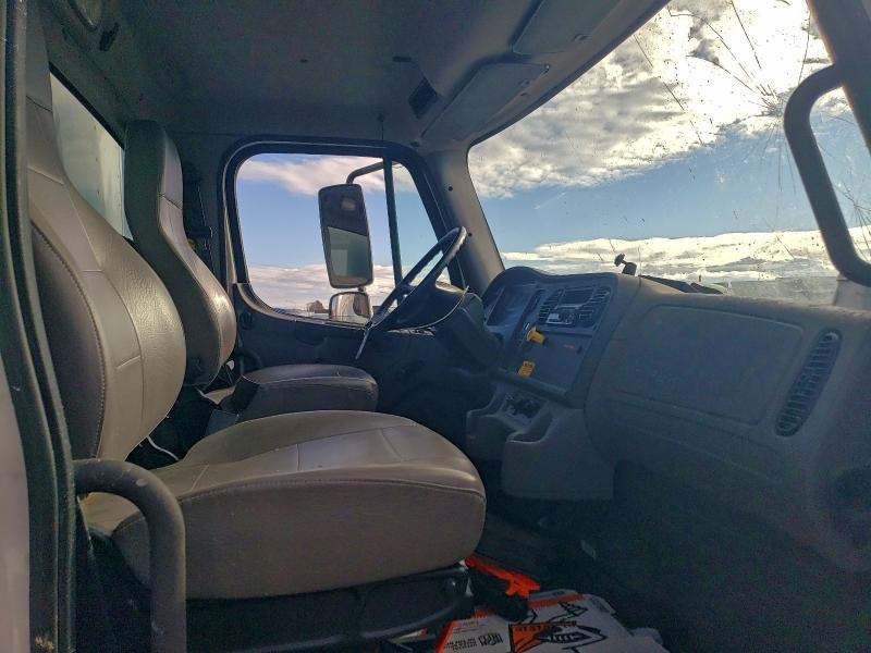 2019 Freightliner All models VIN 1FVACXFC9KHKH7448 COPART salvage auction — ROLLOVER, JT, sold $6,400 on 2026-07-31 (photo 5)