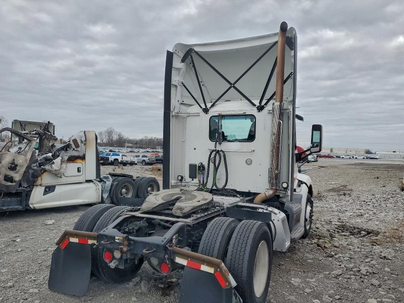 2018 Peterbilt All models VIN 1XPBA48X3JD477710 COPART salvage auction — NORMAL WEAR, IN - CERTIFICATE OF TITLE, sold $8,700 on 2026-07-06 (photo 4)