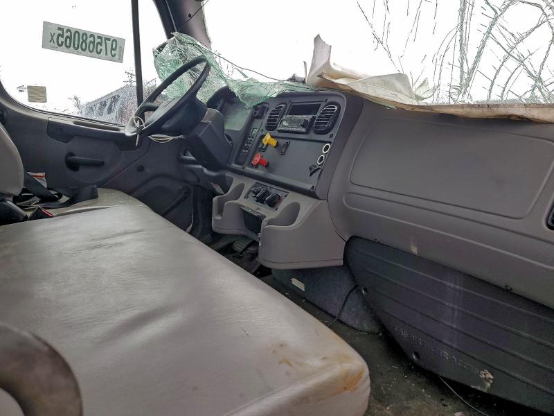 2024 Freigliner All models VIN 3ALACXFE2RDUT5652 COPART salvage auction — SIDE, SC, sold $3,350 on 2026-07-22 (photo 5)