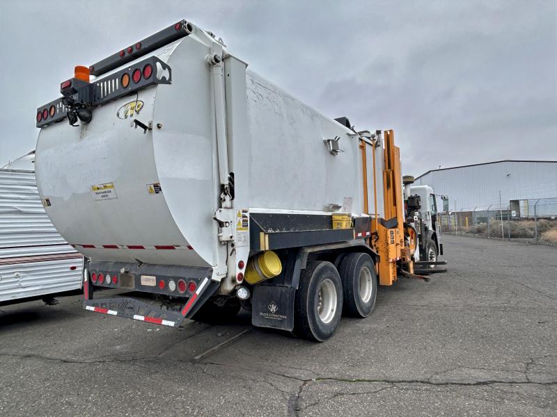 2009 Peterbilt All other VIN 3BPZL00XX9F719668 COPART salvage auction — NORMAL WEAR, CD, sold $500 on 2026-09-25 (photo 4)