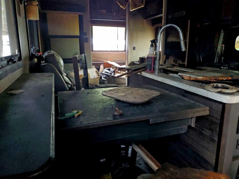 2022 Jayco North poin VIN 1UJCJ0BVXN1LL0880 COPART salvage auction — INTERIOR BURN, TN - SALVAGE CERTIFICATE, sold $12,300 on 2026-07-14 (photo 9)