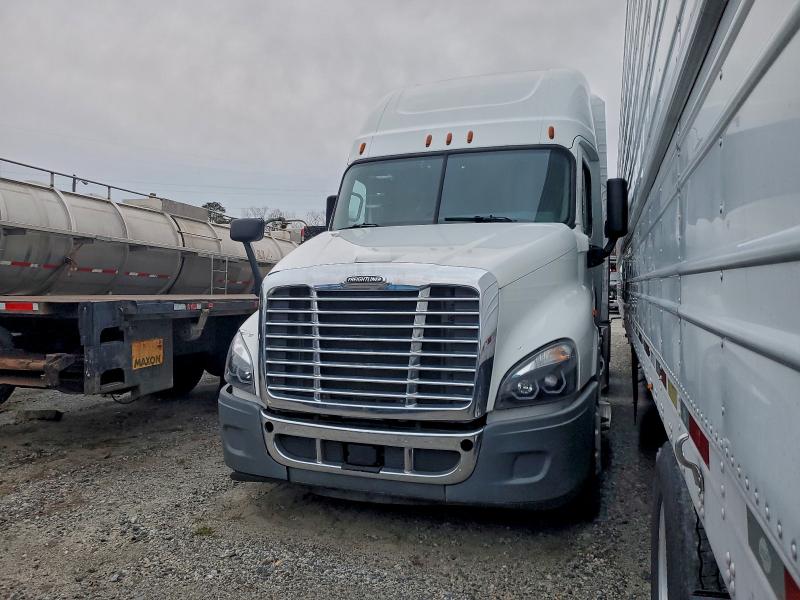 2018 Freightliner All other VIN 3AKJGLDR7JSJH1217 COPART salvage auction — NORMAL WEAR, PA - CERT OF TITLE, sold $7,000 on 2026-07-28 (photo 2)