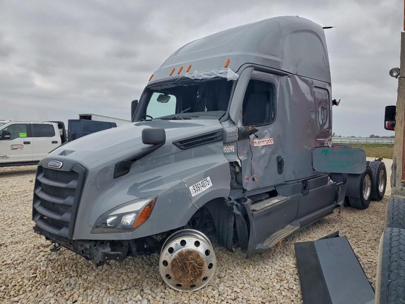 2025 Freightliner All other VIN 3AKJHHDR9SSVW8041 COPART salvage auction — ROLLOVER, TX - SALVAGE VEHICLE TITLE, sold $42,750 on 2026-07-16 (photo 2)