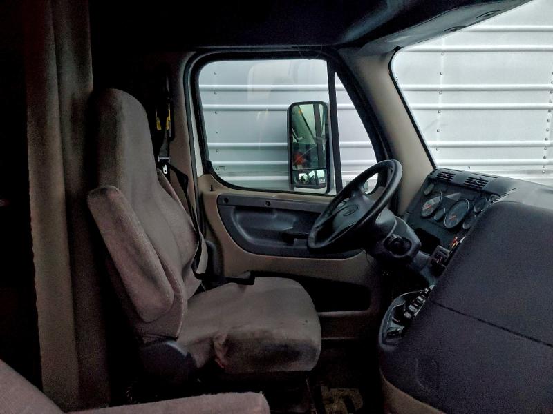 2018 Freightliner All other VIN 3AKJGLDR7JSJH1217 COPART salvage auction — NORMAL WEAR, PA - CERT OF TITLE, sold $7,000 on 2026-07-28 (photo 5)