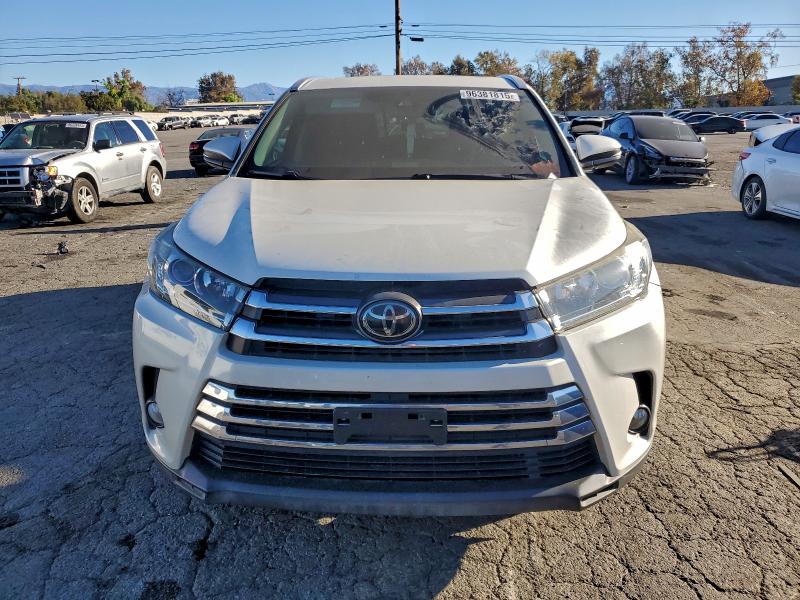 2017 Toyota Highlander VIN 5TDYZRFH0HS208348 COPART salvage auction — MINOR DENT/SCRATCHES, CA - SALVAGE CERTIFICATE, sold $1,750 on 2026-07-23 (photo 5)