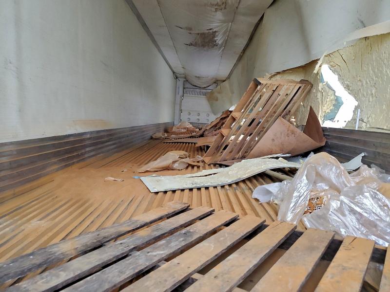 2018 Util Ref VIN 1UYVS2536J2315228 COPART salvage auction — SIDE, SC, sold $25 on 2026-07-29 (photo 5)