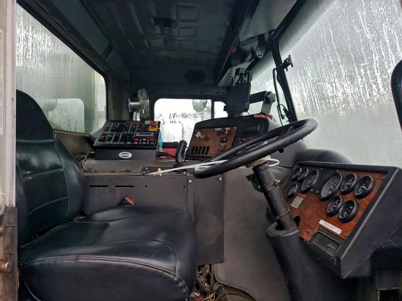 2006 Peterbilt All models VIN 1NPZLD9X46D716710 COPART salvage auction — MINOR DENT/SCRATCHES, FL - CERTIFICATE OF DESTRUCTION, sold $1,400 on 2026-07-31 (photo 5)
