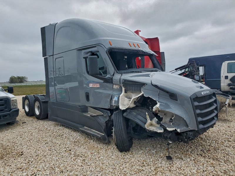 2025 Freightliner All other VIN 3AKJHHDR9SSVW8041 COPART salvage auction — ROLLOVER, TX - SALVAGE VEHICLE TITLE, sold $42,750 on 2026-07-16 (photo 1)