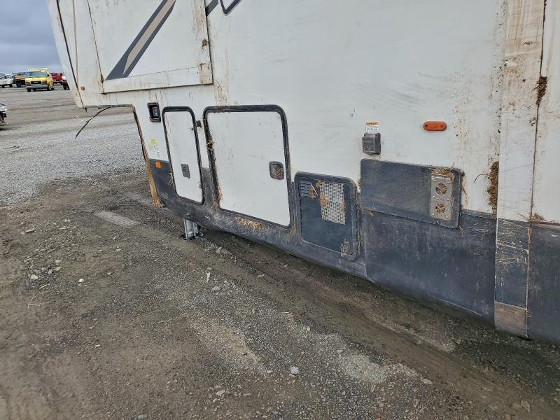 2022 Forest River Forest Riv VIN 4X4FCRP21NS229323 COPART salvage auction — SIDE, KY - CERT OF TITLE-SALVAGE, sold $23,100 on 2026-07-09 (photo 8)