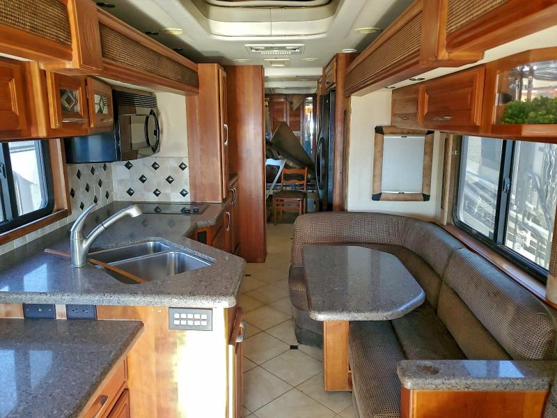 2006 Foretravel motorhome Motorhome VIN 1F98D54206N054784 COPART salvage auction — MINOR DENT/SCRATCHES, CT, sold $14,200 on 2026-07-30 (photo 6)